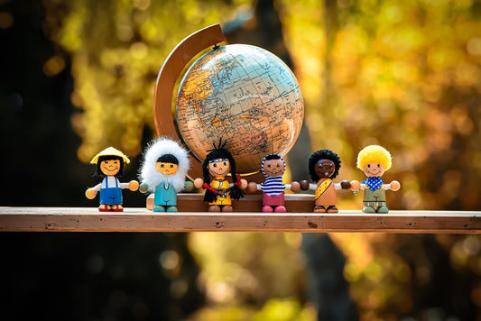 「木製玩具を通して世界を旅しよう！子どもたちに世界各国の文化を教えるユニークなおもちゃ」